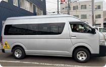 送迎バン車